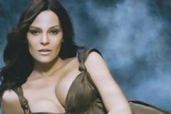 ΔΕΙΤΕ: Η Υβόννη Μπόσνιακ δοκιμάζει μαγιό!