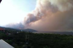 Διατάχθηκε η προληπτική εκκένωση της Ουρανούπολης – Απειλούνται σπίτια, εγκατέλειψαν την πόλη οι τουρίστες – Μάχη με τις φλόγες και στην Αρκαδία