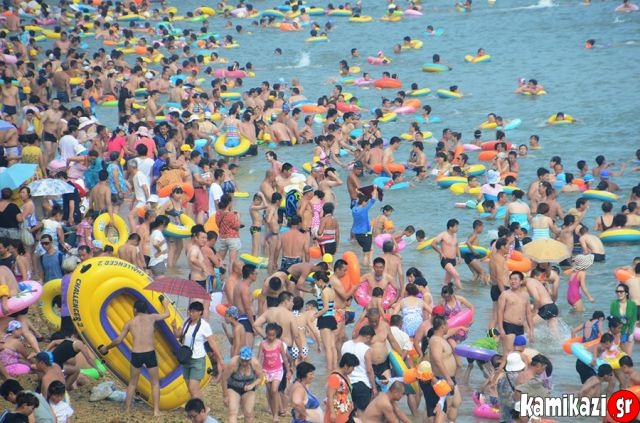 Μια καυτή συνηθισμένη μέρα σε παραλία της Κίνας!(pics) - Φωτογραφία 6