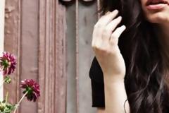 ΔΕΙΤΕ: Ποιά διάσημη Ελληνίδα σεξοβόμβα φωτογραφίζεται σε… κοτέτσι!