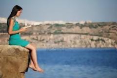 Λιγο κρασί, λίγη θάλασσα και το βιβλίο μου...
