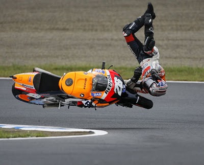 Συγκλονιστικά ατυχήματα με moto..(PHOTOS) - Φωτογραφία 5