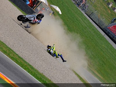 Συγκλονιστικά ατυχήματα με moto..(PHOTOS) - Φωτογραφία 7