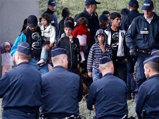Η γαλλική αστυνομία εκκένωσε καταυλισμό Ρομά - Φωτογραφία 1
