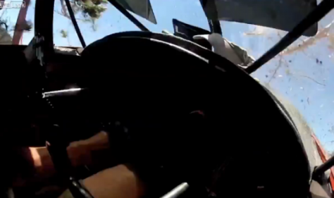 VIDEO: Τράβηξε τη πτώση του αεροσκάφους του ,μέσα από το πιλοτήριο! - Φωτογραφία 1