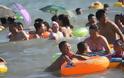 ΑΠΙΤΕΥΤΟ: Μια ζεστή μέρα σε παραλία της Κίνας… - Φωτογραφία 3