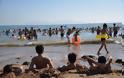 ΑΠΙΤΕΥΤΟ: Μια ζεστή μέρα σε παραλία της Κίνας… - Φωτογραφία 5
