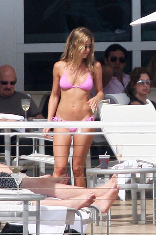 ΔΕΙΤΕ: Τα πιο καλογυμνασμένα και… πλούσια Bikini του Hollywood - Φωτογραφία 7