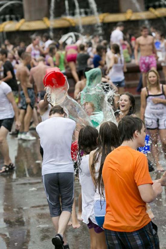 ΔΕΙΤΕ: Η ζέστη τρέλανε τους Μοσχοβίτες… - Φωτογραφία 26