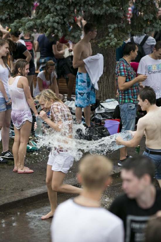 ΔΕΙΤΕ: Η ζέστη τρέλανε τους Μοσχοβίτες… - Φωτογραφία 27