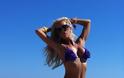 ΔΕΙΤΕ: Η Ζέτα Θεοδωροπούλου με bikini σε πισίνα στην Τήνο - Φωτογραφία 1