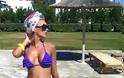 ΔΕΙΤΕ: Η Ζέτα Θεοδωροπούλου με bikini σε πισίνα στην Τήνο - Φωτογραφία 2