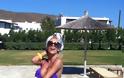 ΔΕΙΤΕ: Η Ζέτα Θεοδωροπούλου με bikini σε πισίνα στην Τήνο - Φωτογραφία 4