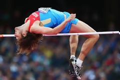 ΔΕΙΤΕ: Έγινε Ολυμπιονίκης με… δανεική φανέλα!