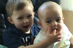 VIDEO: Δείτε πως είναι σήμερα τα μωρά που έβγαλαν 100.000 ευρώ από το YouTube!