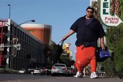 ΔΕΙΤΕ: Άνδρας με γεννητικά όργανα 45 κιλών!