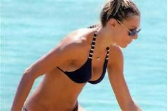 ΔΕΙΤΕ: H Σέξι εμφάνιση της Ζέτας Δούκα στην παραλία