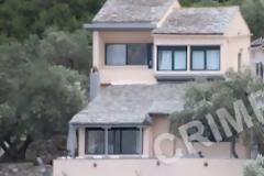 Ο Βενιζέλος διαβάζει και...ρεμβάζει. Δείτε τις φωτογραφίες