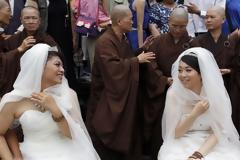 Γάμος Βουδιστών... γκέι!!! (το είδαμε κι αυτό...)