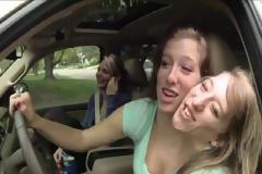 ΔΕΙΤΕ: Reality με ηρωϊδες σιαμαίες!