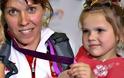 Συγκινητικό: Ολυμπιονίκης πουλάει το μετάλλιό της για να σωθεί 5χρονο κοριτσάκι