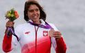 Ολυμπιονίκης πουλά το μετάλλιό της για να βοηθήσει 5χρονη