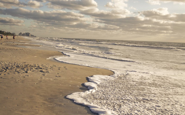 ΒΙΝΤΕΟ – ΦΩΤΟ: Η παραλία καλύφθηκε από μυστηριώδεις… αφρούς! - Φωτογραφία 6