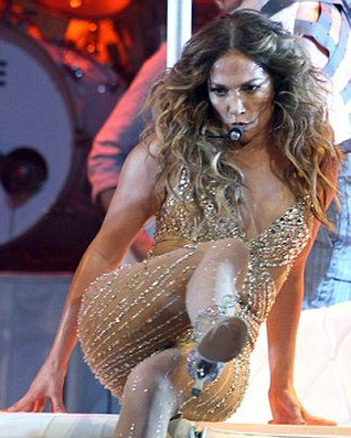 «Φυσάει» στα 44 της η Jennifer Lopez - Φωτογραφία 8