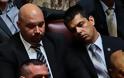 ΔΕΙΤΕ: Βουλευτής της Χρυσής Αυγής κοιμήθηκε στη Βουλή - Φωτογραφία 2