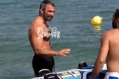Ο Σπύρος Χαριτάτος πάει παραλία!
