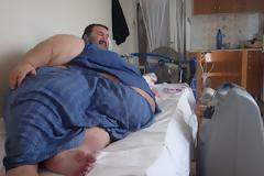 Κομοτηνή: 49χρόνος ζυγίζει 400 κιλά και ζητά απεγνωσμένα βοήθεια! [ΒΙΝΤΕΟ]