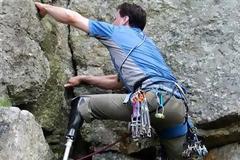 ΔΕΙΤΕ: Η δύναμη της θέλησης: Αναρρίχηση χωρίς πόδια!