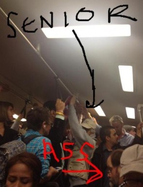 Δείτε στις ΦΩΤΟ τους πιο αγενείς επιβάτες του Μετρό - Φωτογραφία 9