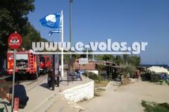 ΠΡΙΝ ΛΙΓΟ: Υπό έλεγχο η φωτιά σε εστιατόριο στην Δημοτική Πλαζ Αναύρου στον Βόλο [Video]