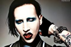 ΔΕΙΤΕ ΠΩΣ ΕΙΝΑΙ ΣΤΗΝ ΠΡΑΓΜΑΤΙΚΟΤΗΤΑ Ο MARILYN MANSON!!!!!!!