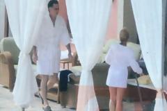 Οι «σεμνές και ταπεινές διακοπές» του Νίκου Παπανδρέου σε ιδιωτική χερσόνησο με ιδιωτικές παραλίες![ΦΩΤΟ]