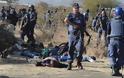 Βίντεο που Σοκάρει απο την Ν Αφρική - Αστυνομικοί πυροβόλησαν και σκότωσαν απεργούς (Σκληρές εικόνες) - Φωτογραφία 2