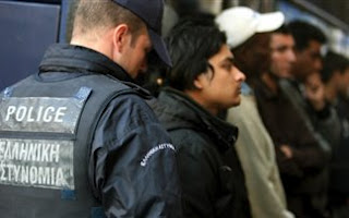 Αλλοδαπός έβαλε παράνομα στη Μυτιλήνη 10 μετανάστες. - Φωτογραφία 1