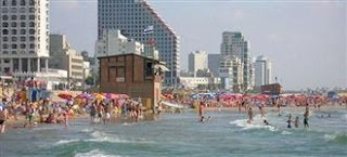 Oι τοπ-10 παραλίες παγκοσμίως για μπάνιο υπό τη σκιά... πολυκατοικιών! - Φωτογραφία 1