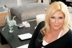 ΔΕΙΤΕ: H Δήμητρα Παπανδρέου με διαφανή πουκαμίσα!