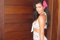 H K. Kardashian είναι στη Xαβάη και μας δείχνει (ξανά) τις καμπύλες της!