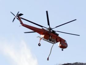 Πυρκαγιά στο Ηράκλειο, σηκώθηκε το πυροσβεστικό ελικόπτερο - Φωτογραφία 1
