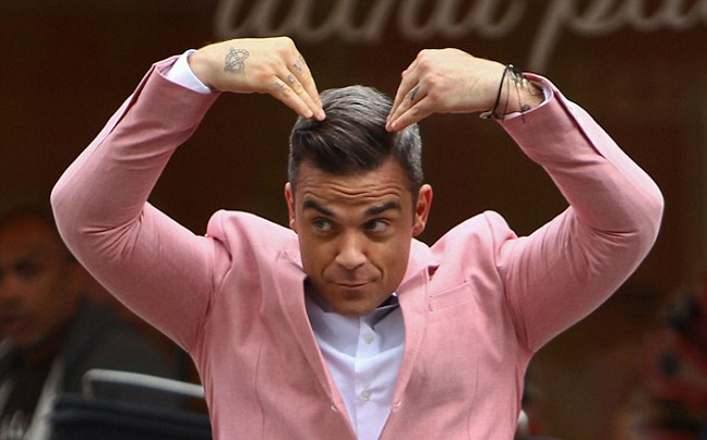 ΔΕΙΤΕ: Αυτοκίνητο χτύπησε τον Robbie Williams! [ΦΩΤΟ ΚΑΡΕ-ΚΑΡΕ] - Φωτογραφία 7