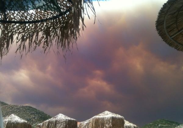 ΤΩΡΑ: Εκκενώθηκε και στρατόπεδο στη Χιο - Πάνω από 20 χλμ το μέτωπο της πυρκαγιάς! - Φωτογραφία 3