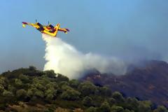 Σε πύρινο κλοιό για δεύτερη μέρα η Χίος - Ενισχύονται οι άνεμοι