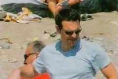 Αλέξης Τσίπρας: Σανδάλι, ομπρέλα και σκηνή στην παραλία (ΦΩΤΟ)