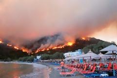 Στις φλόγες τα Μαστιχοχώρια
