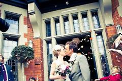 ΔΕΙΤΕ: Δεν θα πιστέψετε πόσες φορές έχει παντρευτεί αυτό το ζευγάρι