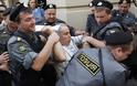 Συνέλαβαν τον (Εβραίο) Γκάρι Κασπάροφ με την κατηγορία ότι δάγκωσε αστυνομικό!!! (Βρικόλακας του σιωνισμού...)