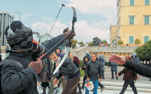 ΑΠΟΚΑΛΥΨΗ: Ο τοξοβόλος του Συντάγματος συνεργός του Θεοφίλου! - Φωτογραφία 2